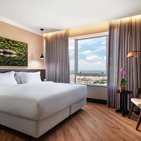 Nh Hotel 费拉迪圣安娜 外观 照片