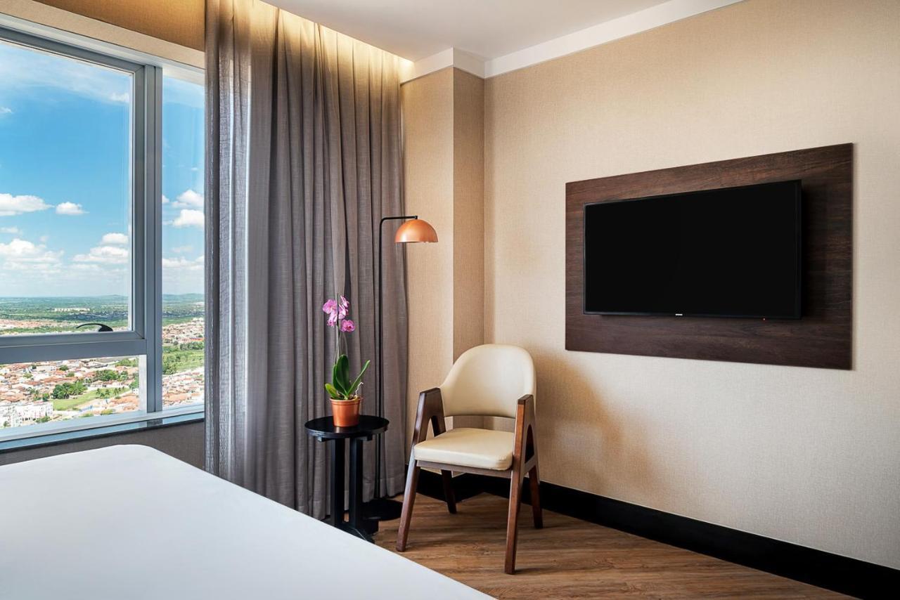 Nh Hotel 费拉迪圣安娜 外观 照片