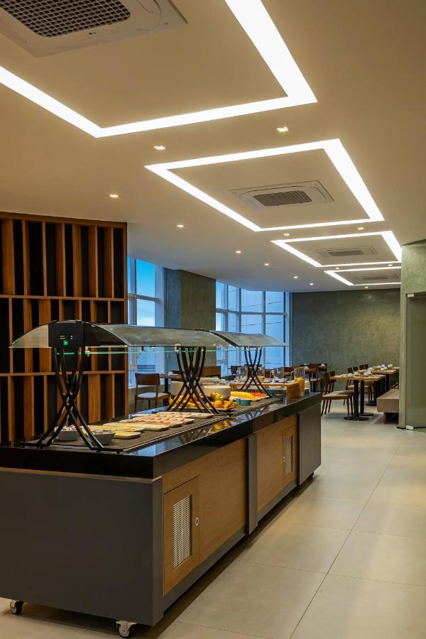Nh Hotel 费拉迪圣安娜 外观 照片