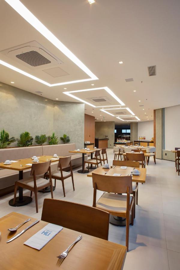 Nh Hotel 费拉迪圣安娜 外观 照片